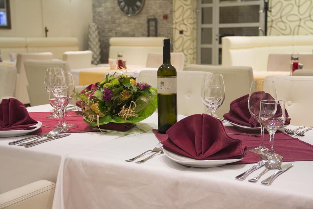 Hotel Talija Баня Лука Екстериор снимка